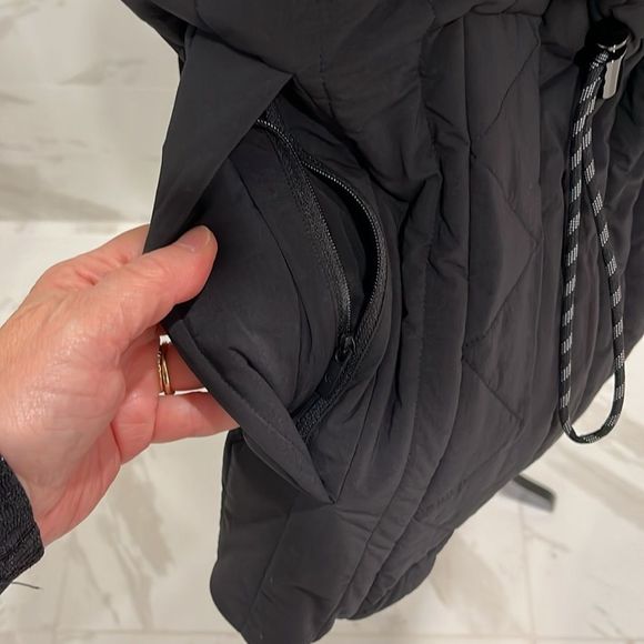 lululemon athletica Black Quilted Vest - Picture 5 of 11